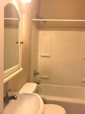 Building Photo - 523 Martin St