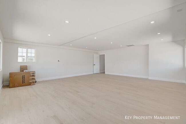 Building Photo - 3962 Euclid St