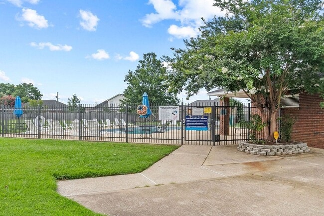 Building Photo - Nice 3 Bed 2 bath Home Available! Schedule...