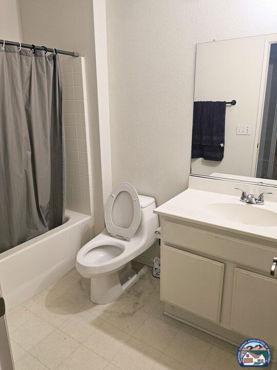 Building Photo - 1481 Rodeo Dr