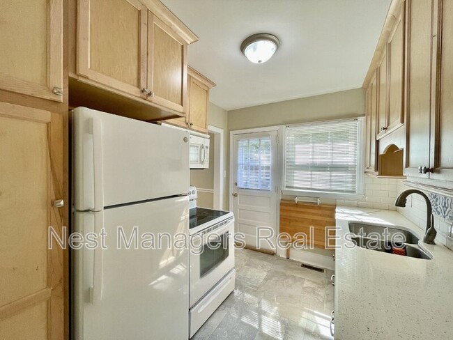Building Photo - 122 Camellia Dr