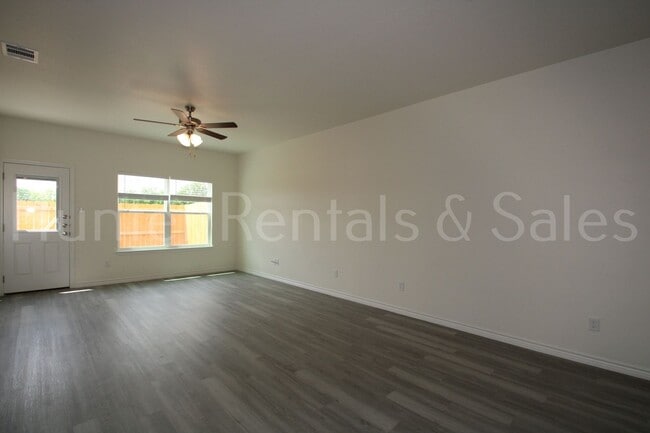 Building Photo - Modern New Construction Duplex