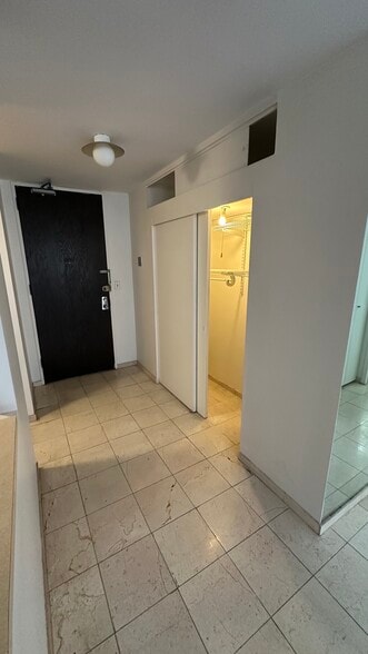 Building Photo - 233 E Erie St