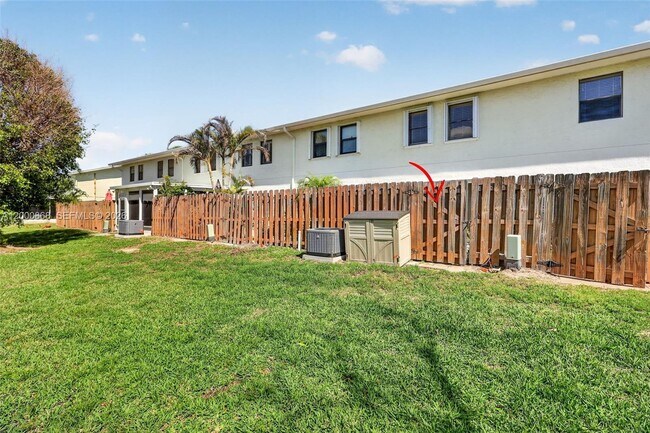 Building Photo - 9425 S Ocean Dr