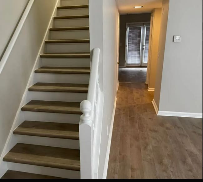 Building Photo - 2 bed 2.5 bath in Stockbridge!