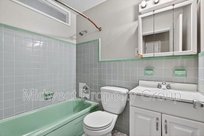 Building Photo - 4 Saratoga Ct