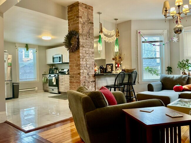 Building Photo - 8 Eulita Ter