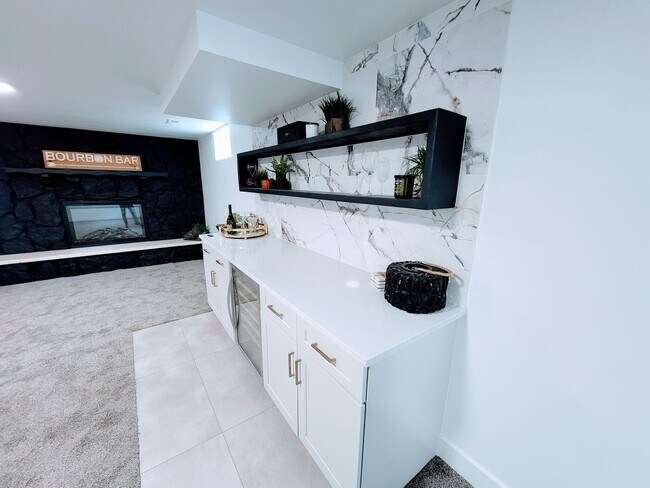 Building Photo - ABSOLUTELY UNBELIEVABLE NEW HIGH END CUSTOM HOME!