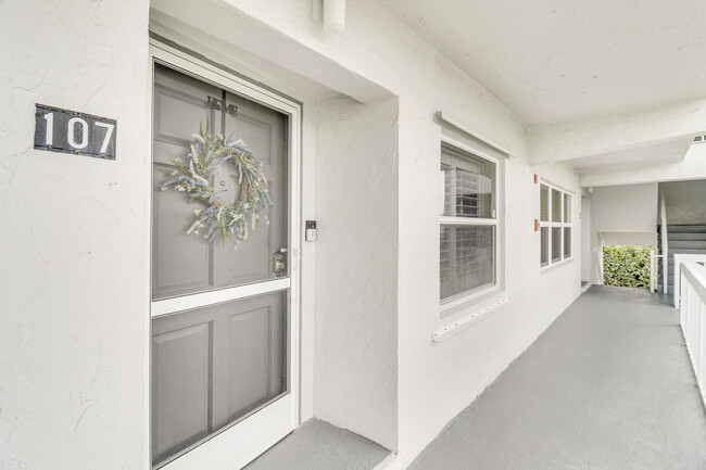 Building Photo - 155 Yacht Club Dr