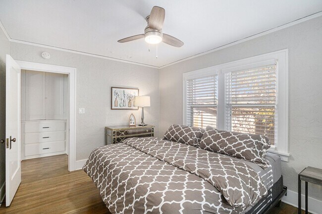 Building Photo - Start a Lease by 1/1/26 and Receive a $500 Rent Credit!