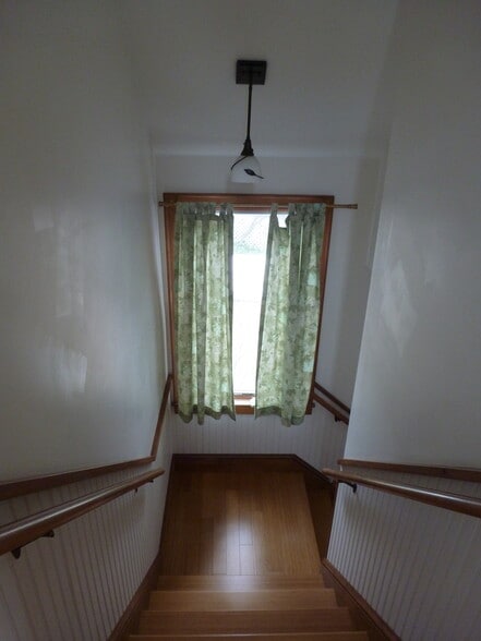 Building Photo - 18 Henry St