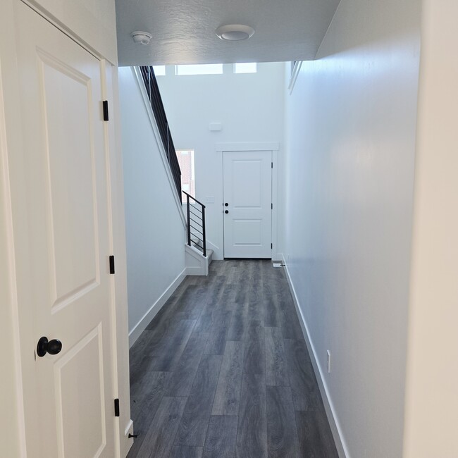 Building Photo - 4022 1100 N