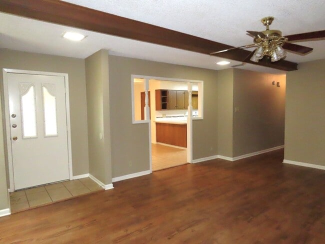 Building Photo - Whitehouse ISD! Spacious 3 Bedroom, 2 Bath...