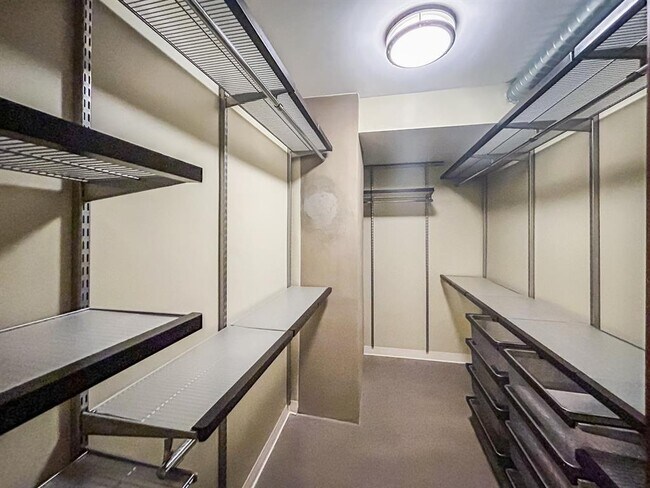 Building Photo - 800 Brazos St