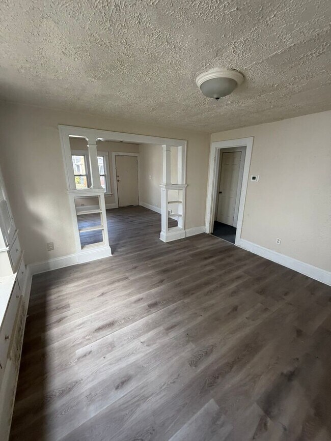 Building Photo - 12706 Parkhill Ave