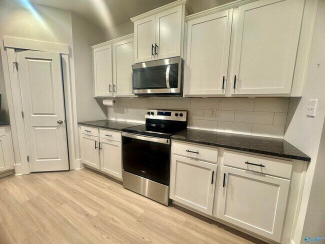 Building Photo - 91333 Monteagle Blvd SE