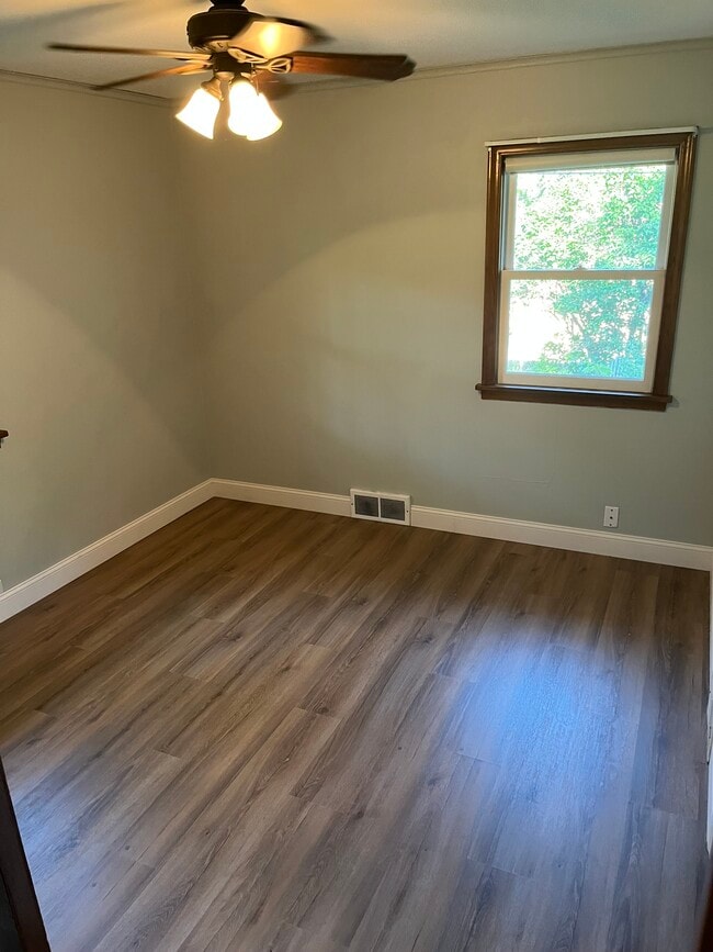 Building Photo - 2001 Hopkins Crossroad