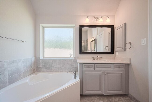 Building Photo - 6243 Garden Lakes Ln