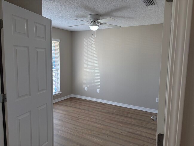 Building Photo - 11338 Herschel Loop