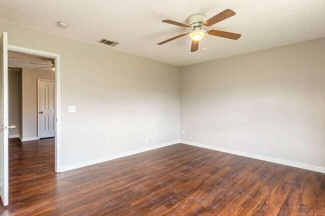 Building Photo - 752 Holland Ridge Dr