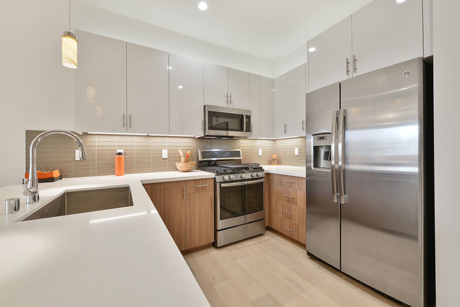 Kitchen - 528 Thomas L Berkley Way