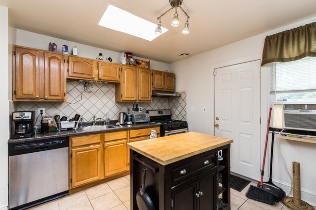 Building Photo - 2541 Coral St