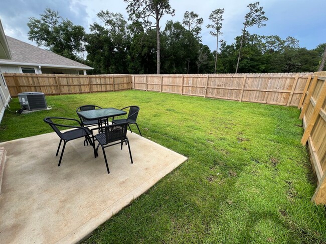 Building Photo - Beautiful 3 Bedroom, 2 Bath Pace Home avai...