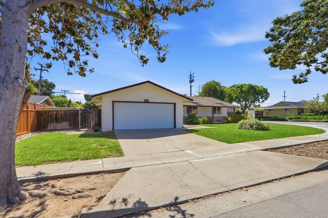 Building Photo - Wow! What a Great Home! Available Now!