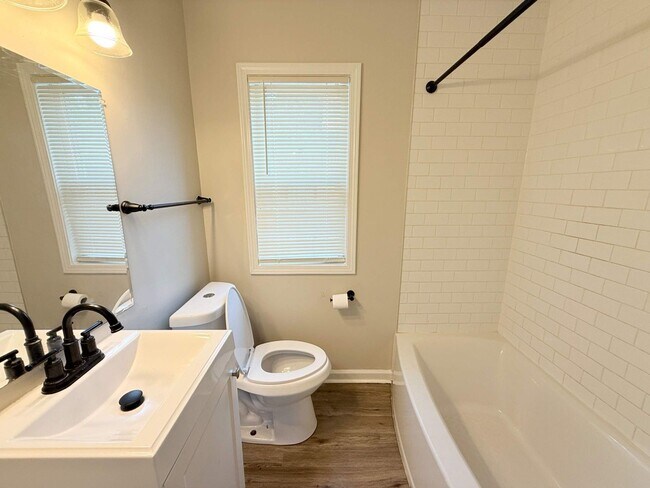 Building Photo - Fully Renovated 3-Bedroom Home – Move-In R...