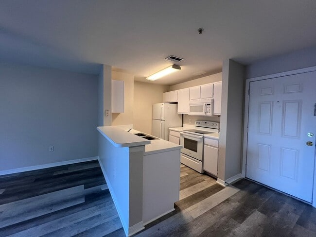 Building Photo - Awesome apartment at Cypress fairway!