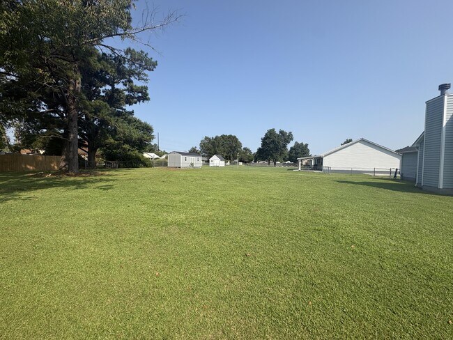 Building Photo - 105 Fodder Dr