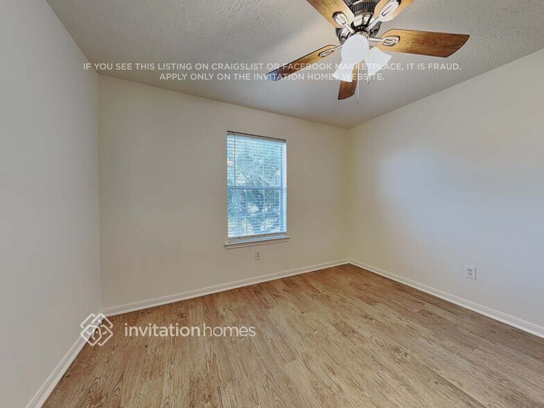 Building Photo - 28631 Hidden Lake W