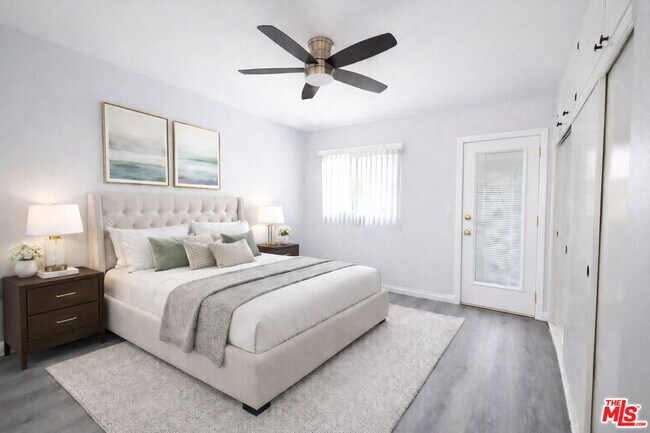 Building Photo - 10509 S Van Ness Ave