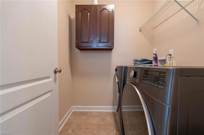 Building Photo - 302 Milton Ct