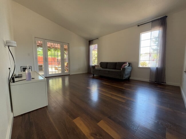 Building Photo - 4 Bedroom 2 bathroom home in Mace Ranch Davis