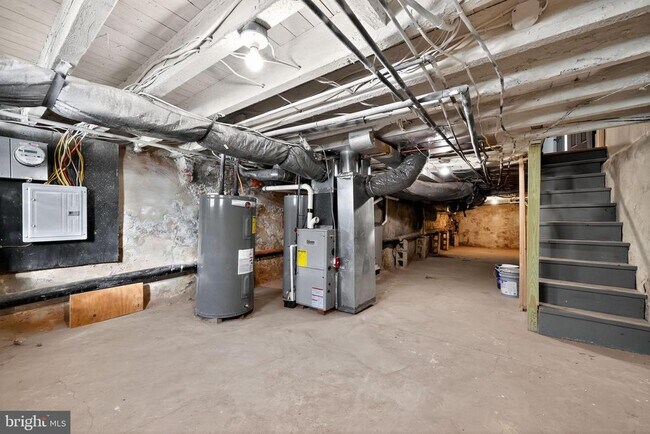 Building Photo - 2239 W Oxford St