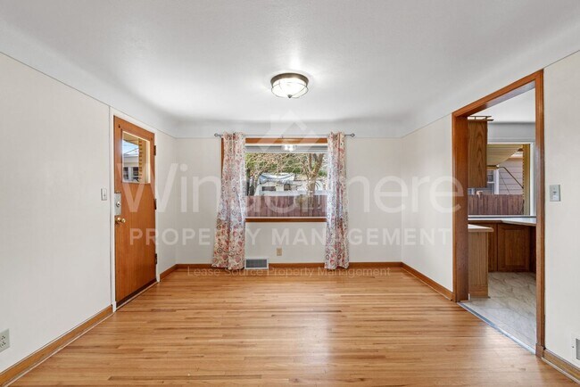 Building Photo - Charming North Spokane Home in a Prime Location