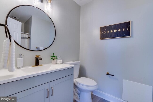 Building Photo - 8213 Roxbury Dr