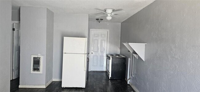 Building Photo - 424 N Charles St
