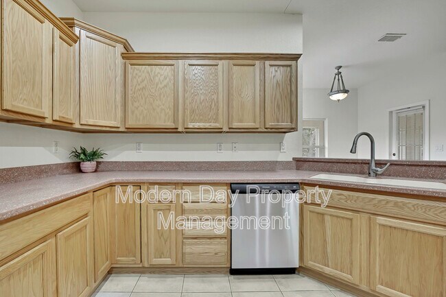 Building Photo - 12052 Jade Ave