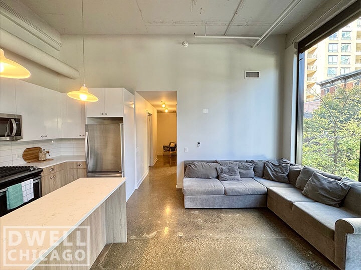 Primary Photo - 640 N La Salle Dr