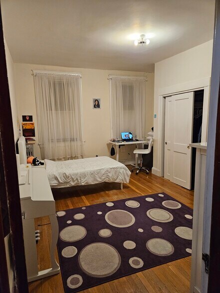 Building Photo - 4354 Washington St