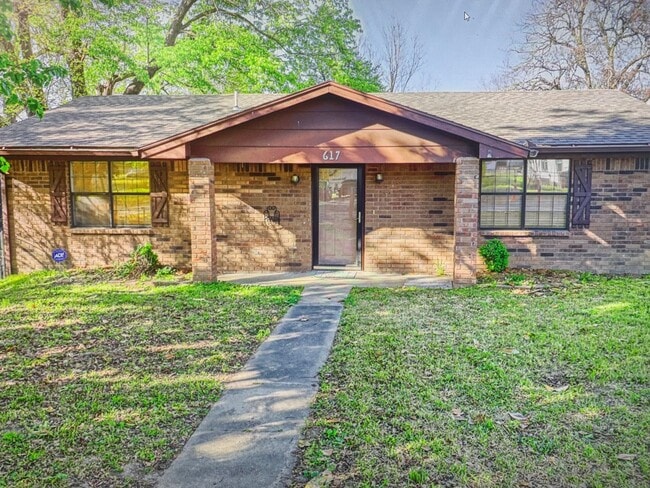 Primary Photo - Charming 3-Bedroom with Fenced Yard & Cove...