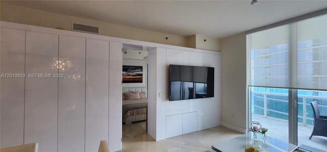 Building Photo - 15811 Collins Ave