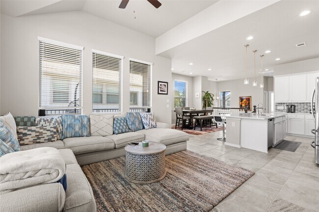 Building Photo - 9443 Starlight Oak Dr