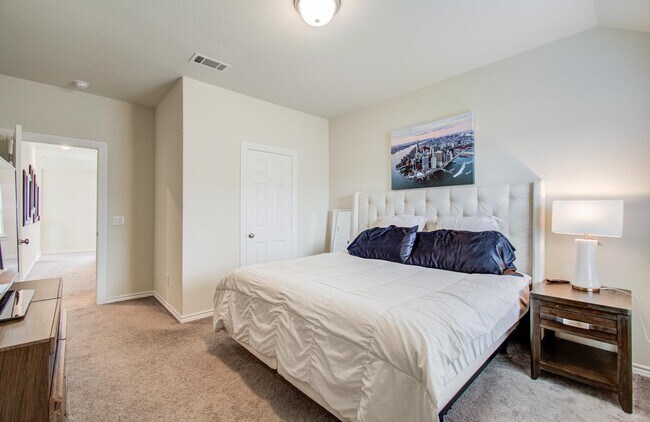 Building Photo - 27817 Ellie Oak Ln