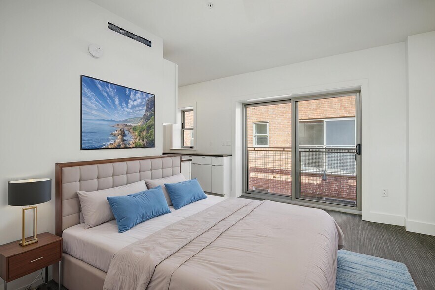 Building Photo - The Netherland and Monarch Apartments