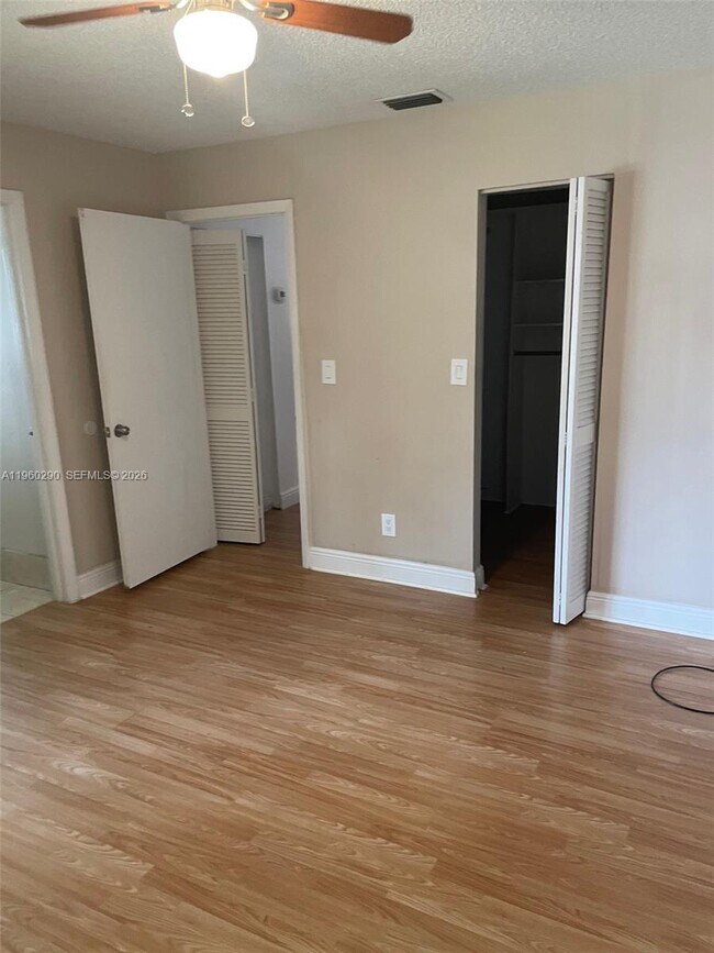 Building Photo - 2191 Bayberry Dr