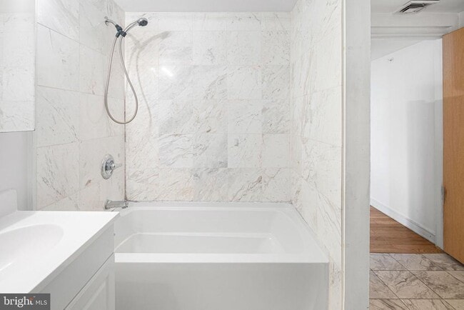 Building Photo - 810 N Hancock St