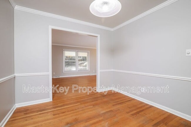 Building Photo - 916 Tanglewood Dr